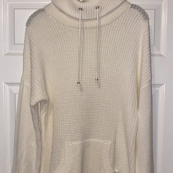 Guess one size knitted white sweater. - Picture 3 of 4